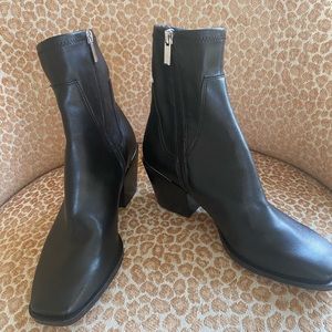 NWT Dolce Vita Black Leather Boots!!